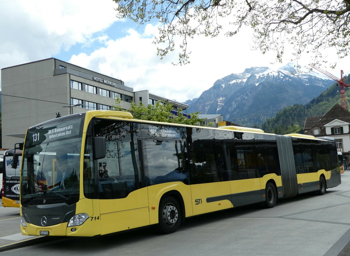 (249'441) - STI Thun - Nr. 714/BE 427'714 - Mercedes am 2. Mai 2023 beim Bahnhof Interlaken West