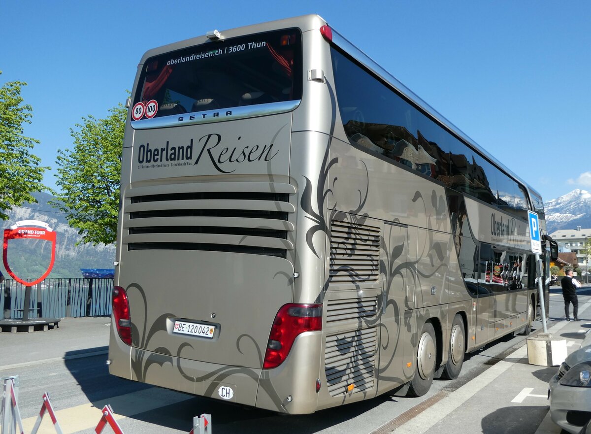 (249'492) - Oberland Reisen, Thun - Nr. 42/BE 120'042 - Setra (ex STI Thun Nr. 42) am 3. Mai 2023 beim Bahnhof Spiez