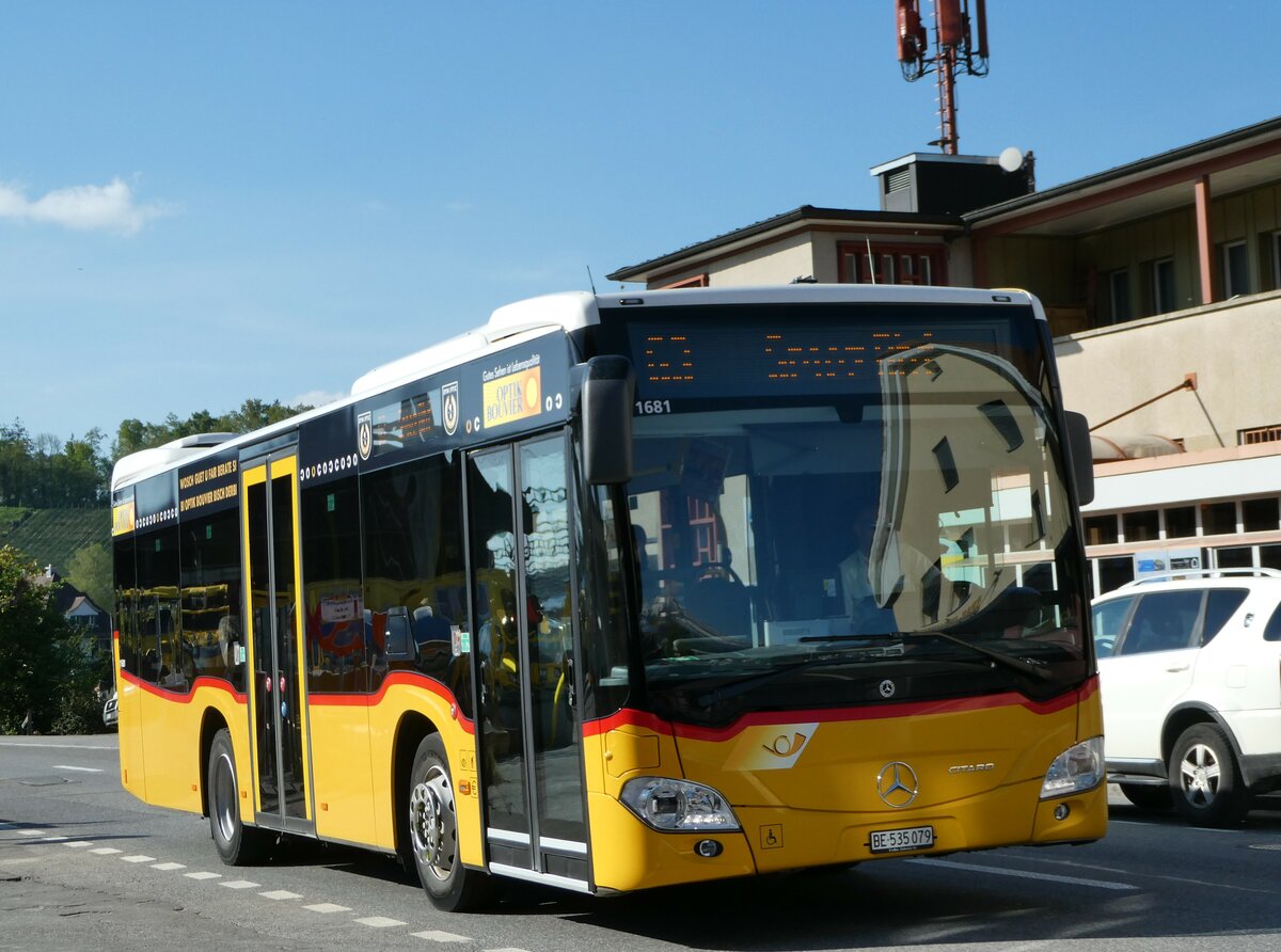 (249'510) - PostAuto Bern - BE 535'079/PID 11'681 - Mercedes am 3. Mai 2023 beim Bahnhof Spiez