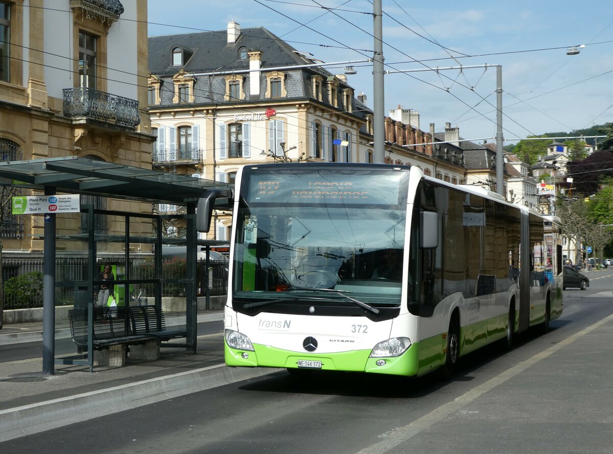 (249'571) - transN, La Chaux-de-Fonds - Nr. 372/NE 146'372 - Mercedes am 5. Mai 2023 in Neuchtel, Place Pury