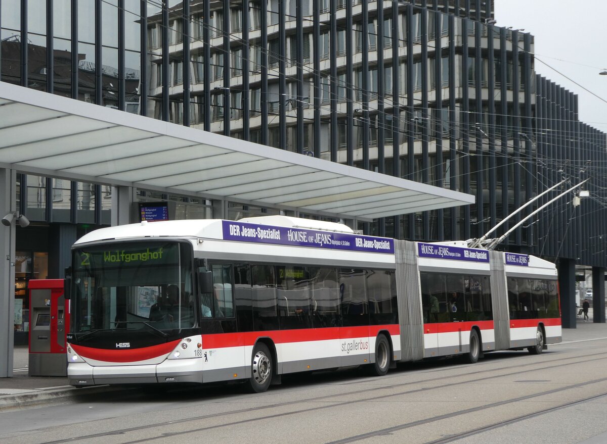 (250'077) - St. Gallerbus, St. Gallen - Nr. 188 - Hess/Hess Doppelgelenktrolleybus am 16. Mai 2023 beim Bahnhof St. Gallen