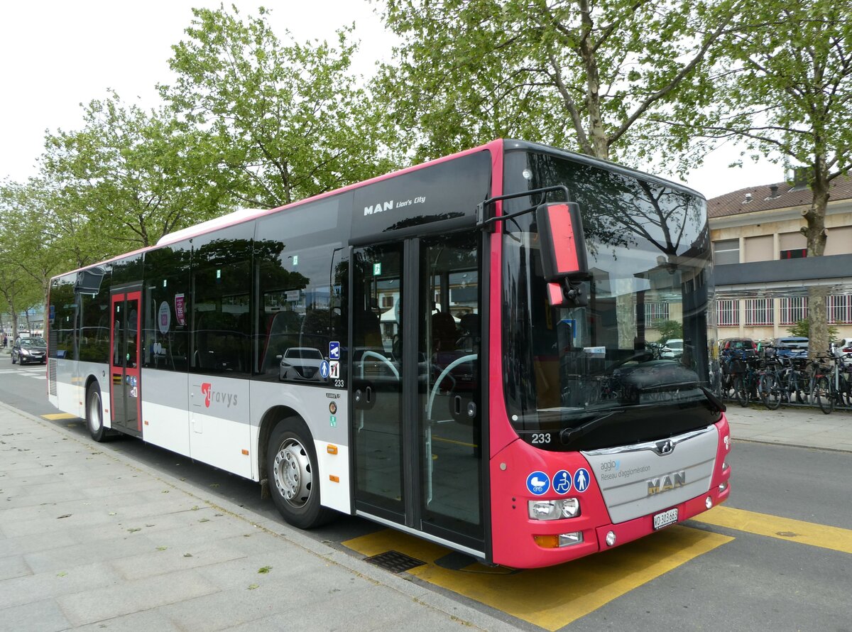 (250'166) - TRAVYS Yverdon - Nr. 233/VD 303'663 - MAN am 18. Mai 2023 beim Bahnhof Yverdon