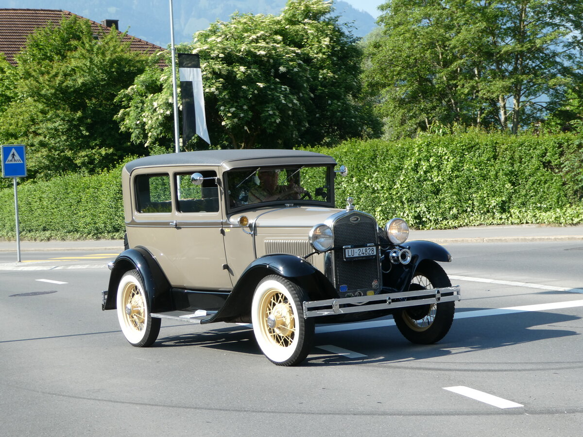 (250'521) - Ford - LU 24'828 - am 27. Mai 2023 in Sarnen, OiO