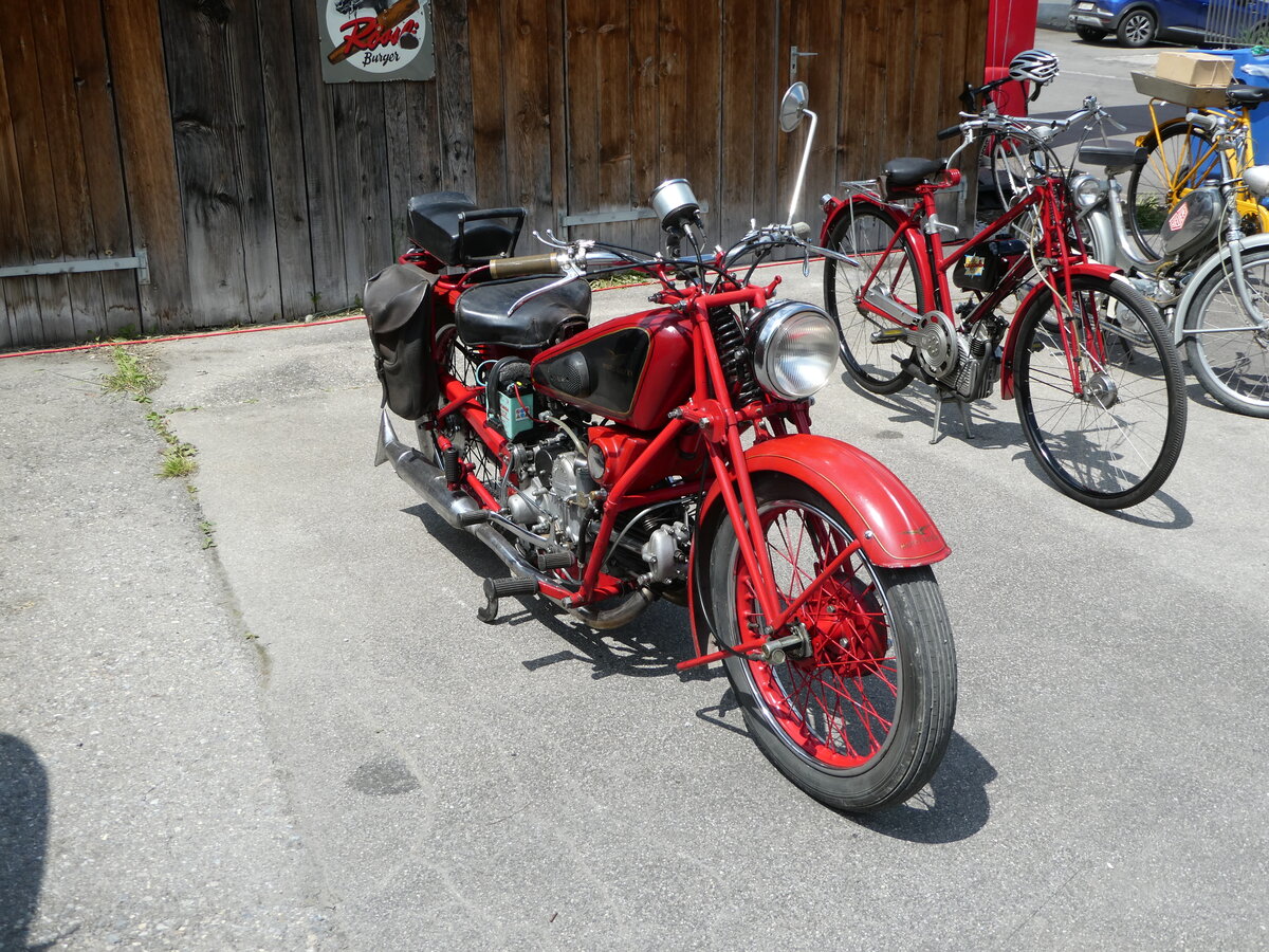 (250'656) - Moto Guzzi - Jahrgang 1930 - am 27. Mai 2023 beim Bahnhof Boltigen