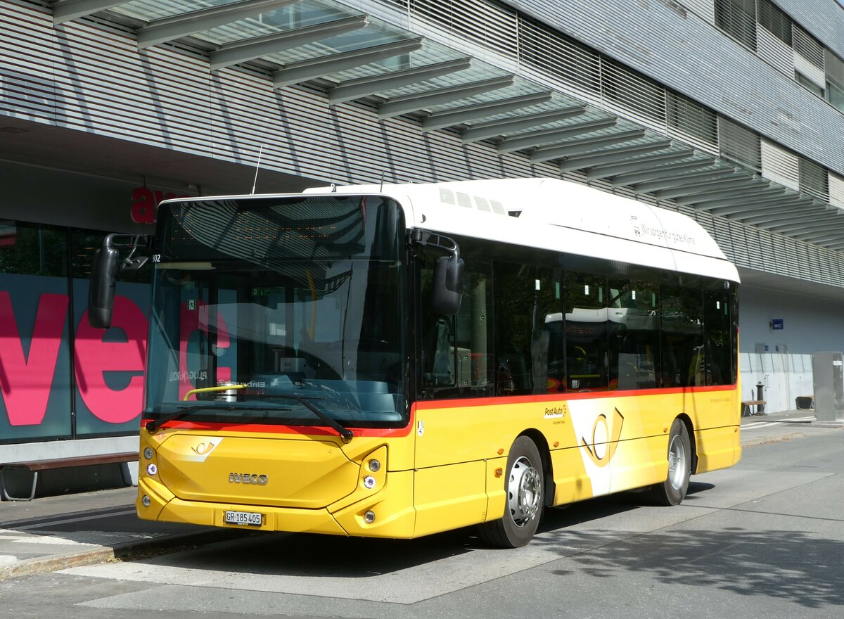 (250'746) - Gessinger, Bad Ragaz - GR 185'405/PID 11'902 - Heuliez-Iveco am 30. Mai 2023 beim Bahnhof Landquart