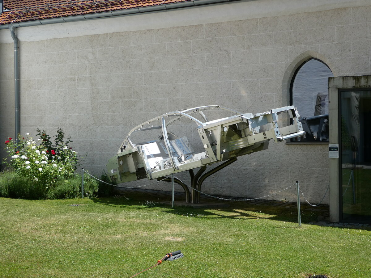 (250'996) - 1. Rolls-Royce Skelett aus Niederbayern am 4. Juni 2023 in Dingolfing, Industriemuseum