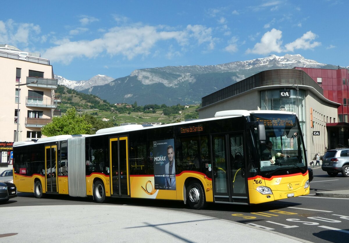 (251'193) - PostAuto Wallis - Nr. 66/VS 12'670/PID 11'700 - Mercedes am 9. Juni 2023 beim Bahnhof Sion