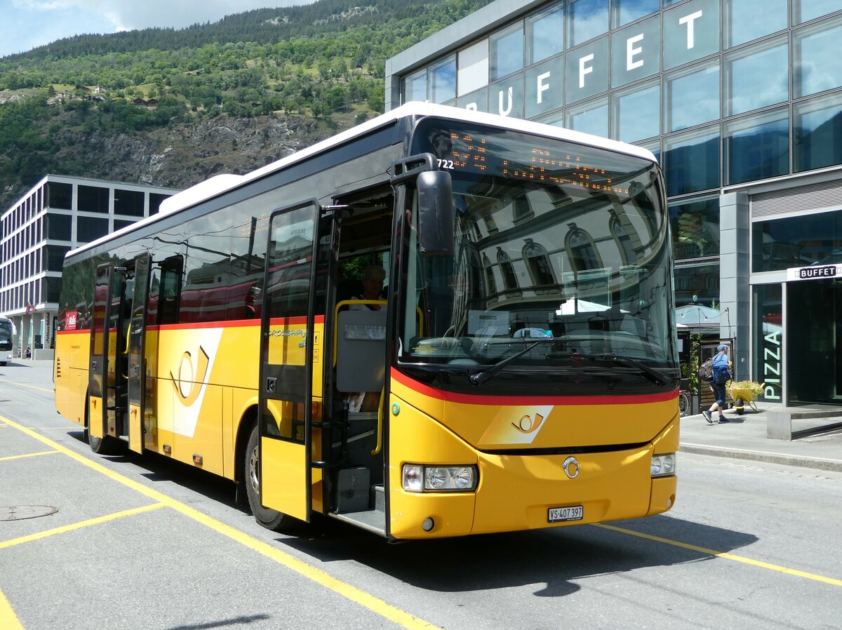 (251'236) - PostAuto Wallis - VS 407'397/PID 5722 - Irisbus am 9. Juni 2023 beim Bahnhof Brig