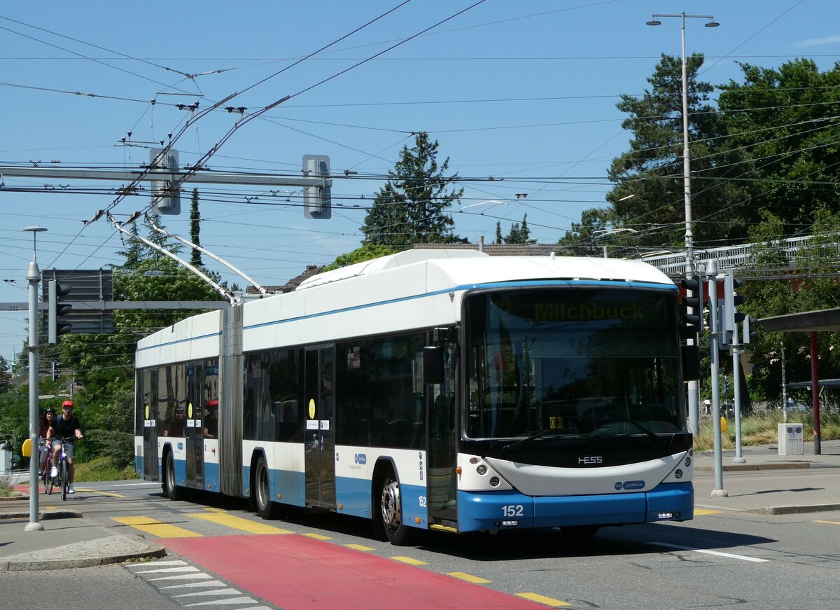 (251'438) - VBZ Zrich - Nr. 152 - Hess/Hess Gelenktrolleybus am 13. Juni 2023 in Zrich, Bucheggplatz