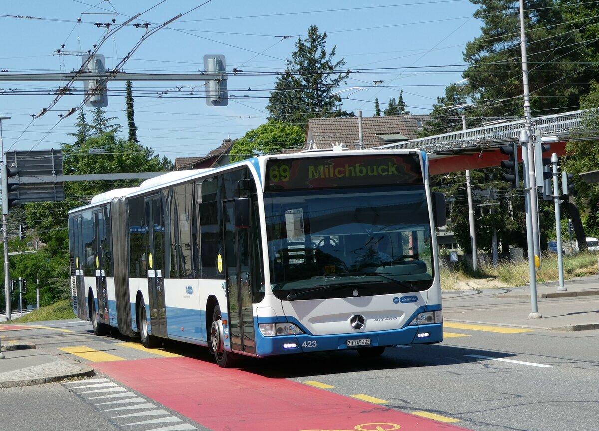 (251'440) - VBZ Zrich - Nr. 423/ZH 745'423 - Mercedes am 13. Juni 2023 in Zrich, Bucheggplatz