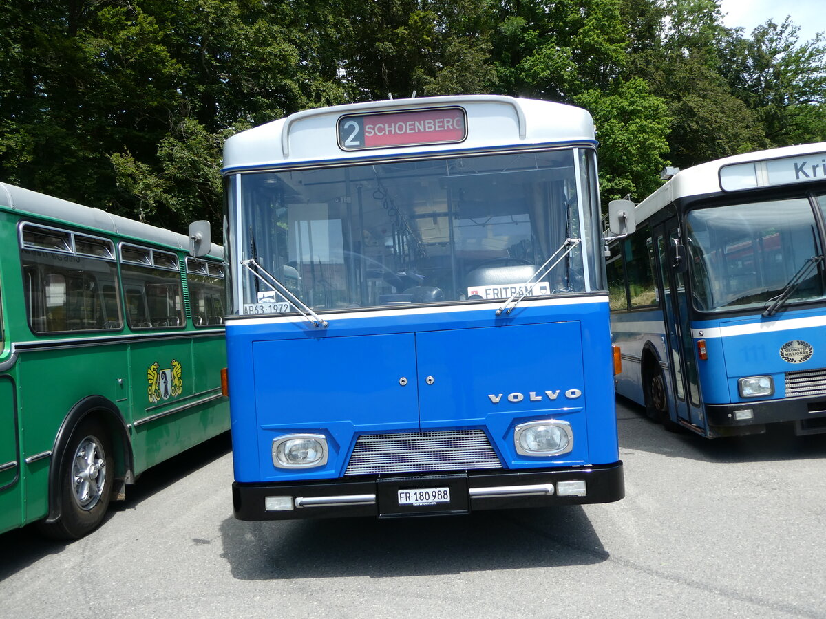 (251'700) - TF Fribourg (CTF) - Nr. 63/FR 180'988 - Volvo/Hess (ex TPF Fribourg Nr. 63; ex TF Fribourg Nr. 63) am 18. Juni 2023 in Burgdorf, kihof Ziegelgut