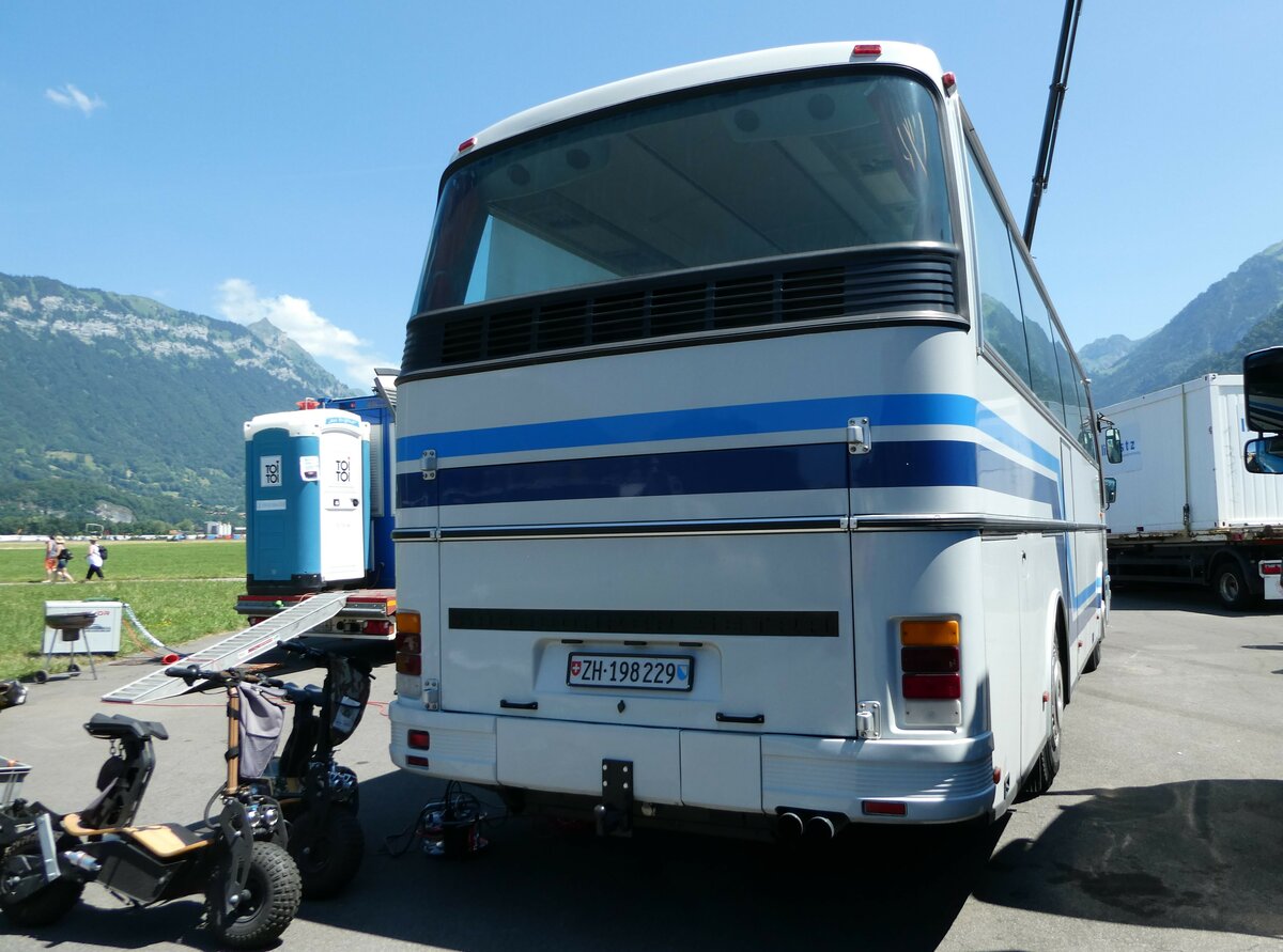 (251'977) - ??? - ZH 198'229 - Setra am 24. Juni 2023 in Interlaken, Flugplatz