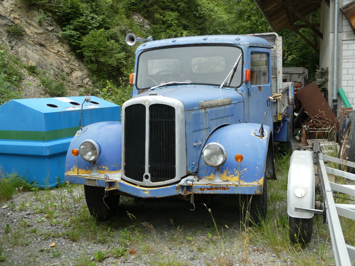 (252'158) - Cirque Starlight, Porrentruy - Saurer am 28. Juni 2023 in Frutigen, Gantengraben