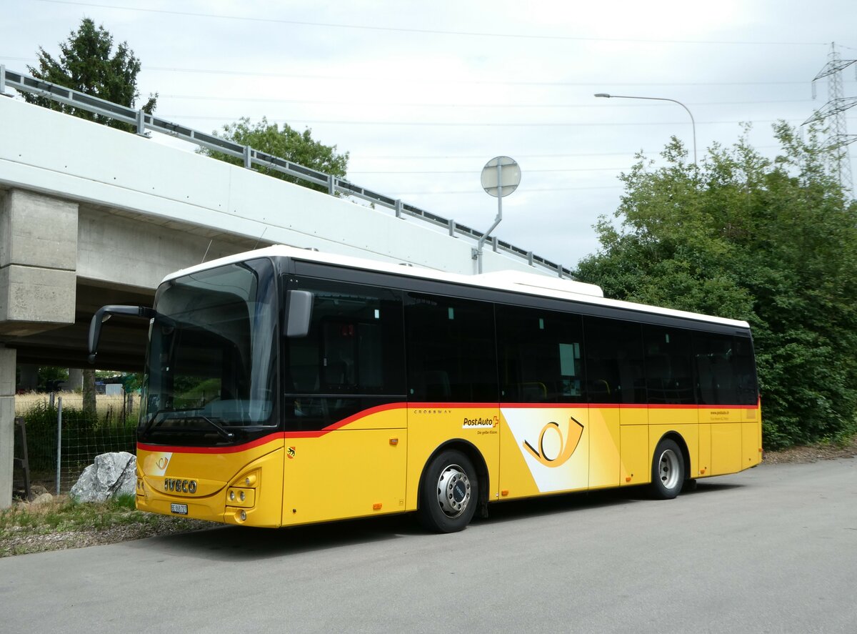 (252'221) - Flck, Brienz - Nr. 27/BE 868'727/PID 11'669 - Iveco am 1. Juli 2023 in Kerzers, Interbus