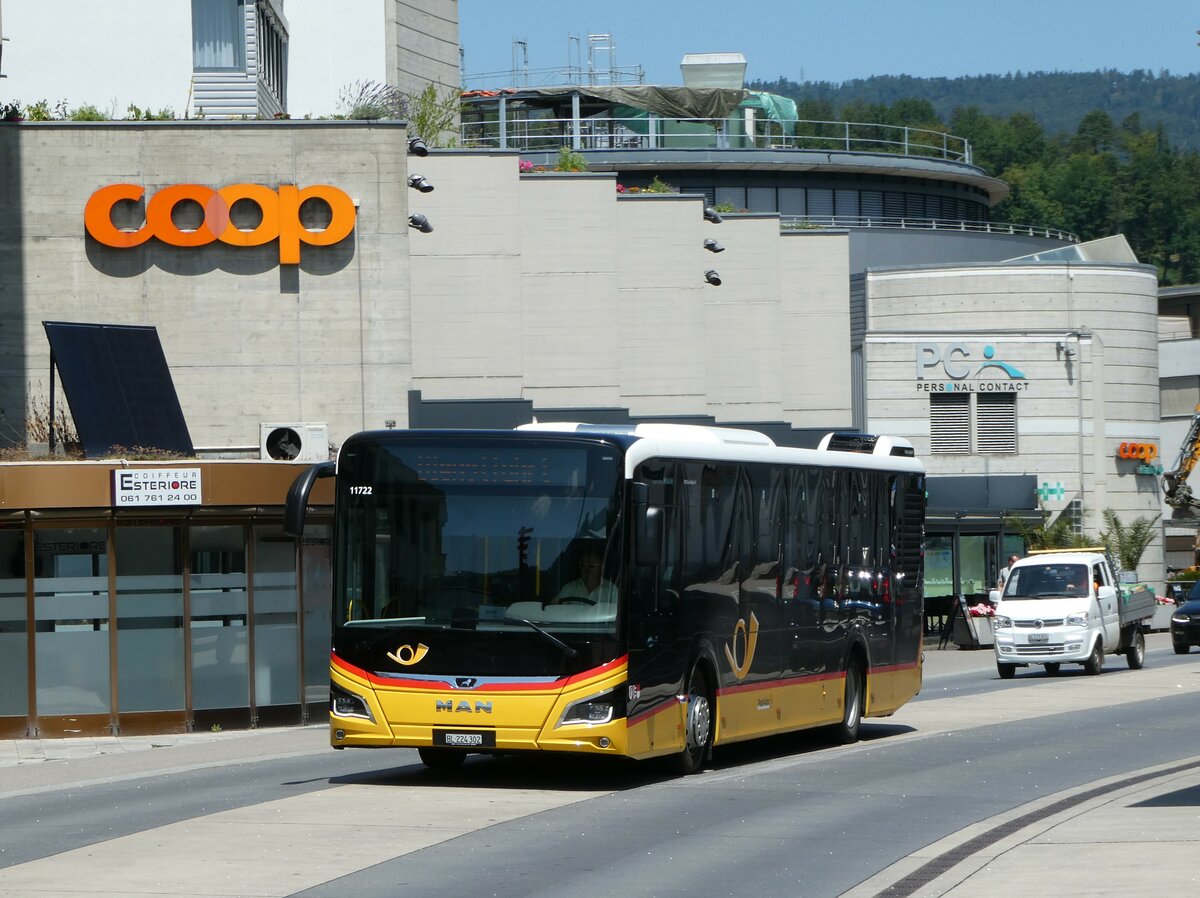 (252'428) - PostAuto Nordschweiz - BL 224'302/PID 11'722 - MAN am 7. Juli 2023 beim Bahnhof Laufen