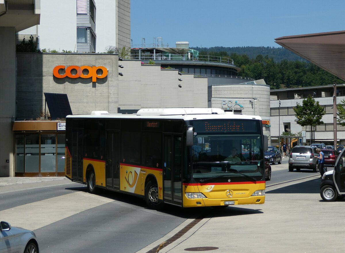 (252'433) - PostAuto Nordschweiz - BL 167'328/PID 4622 - Mercedes am 7. Juli 2023 beim Bahnhof Laufen