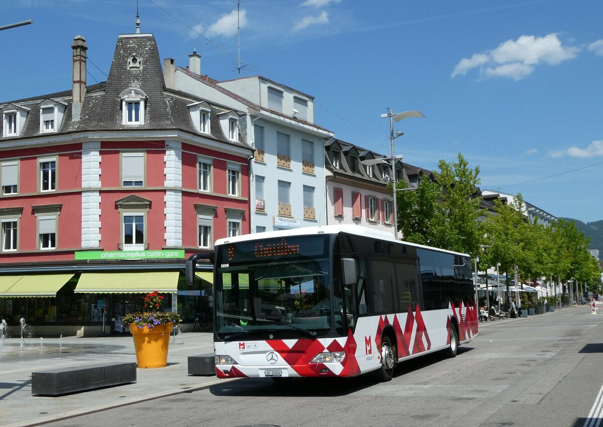 (252'445) - CarPostal Ouest - JU 31'024/PID 5606 - Mercedes (ex Nr. 20) am 7. Juli 2023 beim Bahnhof Delmont