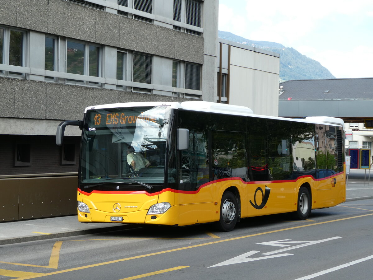 (252'457) - PostAuto Wallis - Nr. 45/VS 488'971/PID 10'616 - Mercedes am 8. Juli 2023 beim Bahnhof Sion