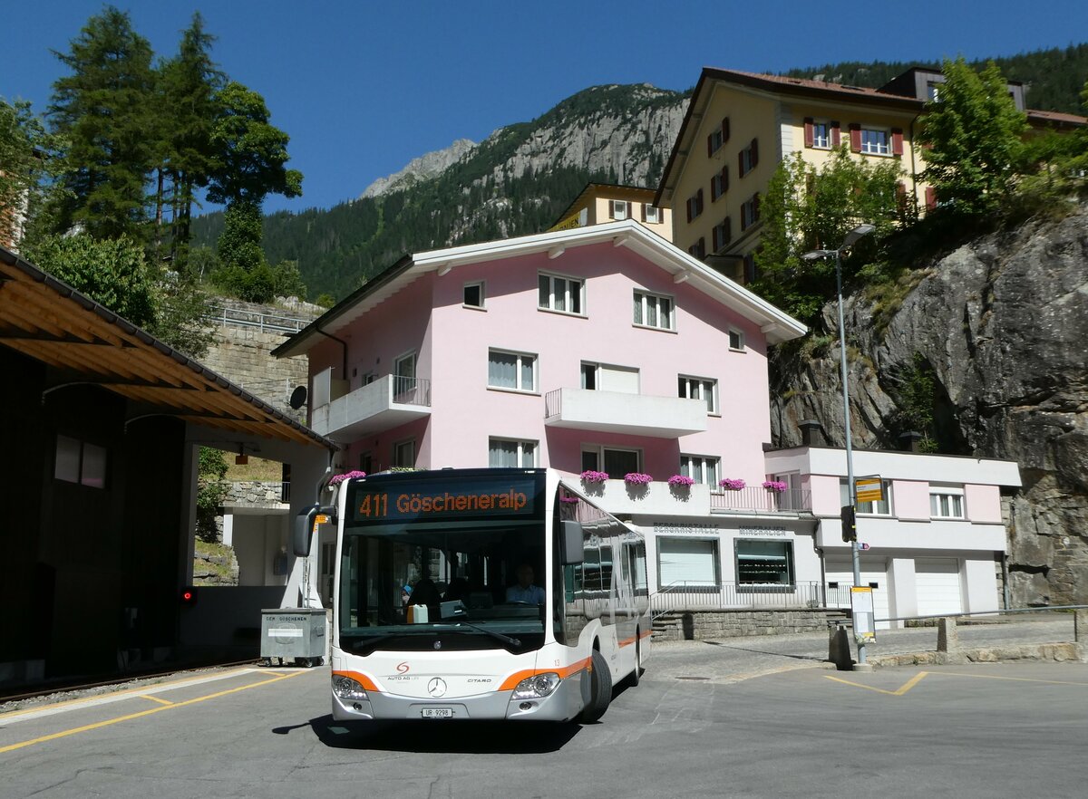 (252'543) - AAGU Altdorf - Nr. 13/UR 9298/PID 11'253 - Mercedes am 9. Juli 2023 beim Bahnhof Gschenen