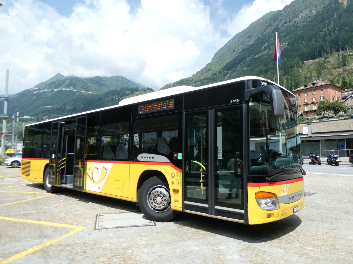 (252'882) - Marchetti, Airolo - TI 162'734/PID 5490 - Setra am 23. Juli 2023 beim Bahnhof Airolo