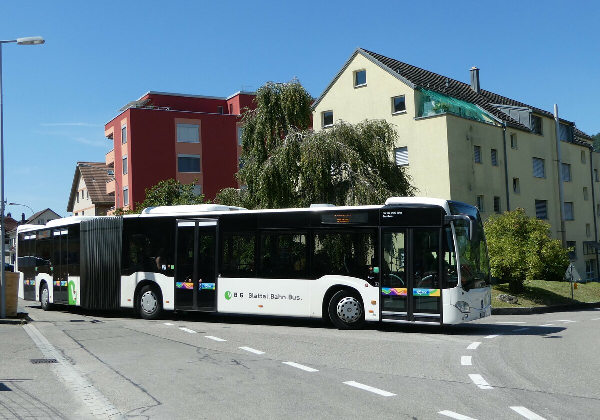 (253'632) - Welti-Furrer, Bassersdorf - Nr. 80/ZH 225'958 - Mercedes (ex Nr. 70; ex EvoBus, Kloten) am 11. August 2023 beim Bahnhof Pfungen