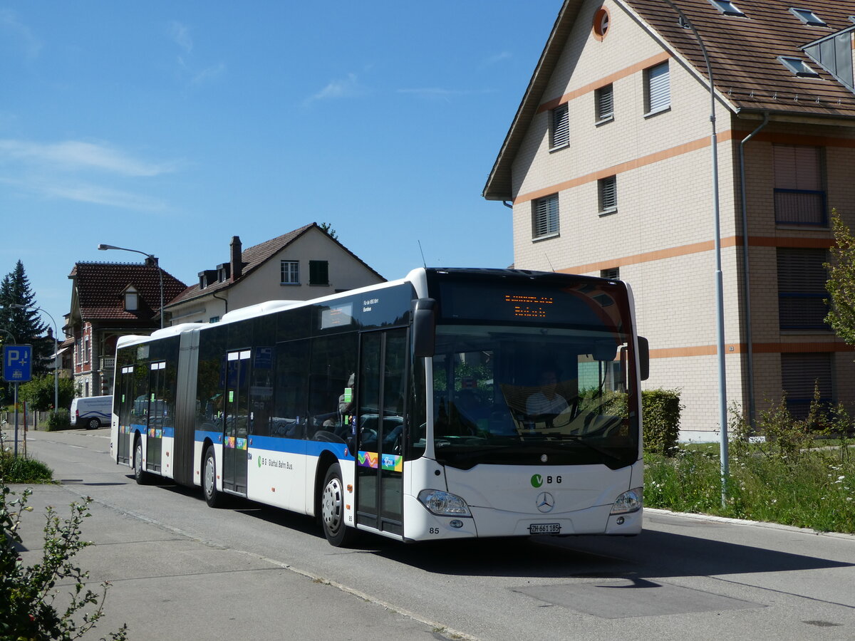 (253'636) - Welti-Furrer, Bassersdorf - Nr. 85/ZH 661'185 - Mercedes am 11. August 2023 beim Bahnhof Pfungen