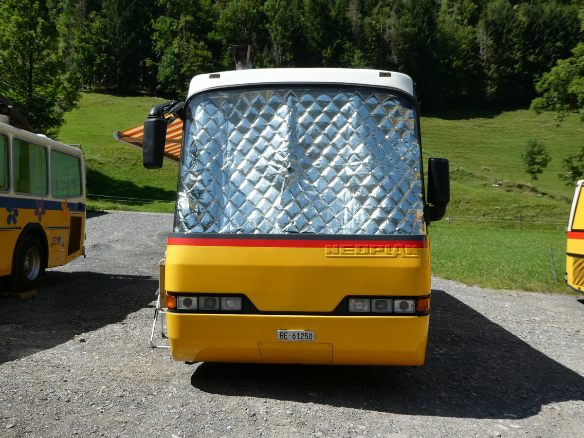 (254'038) - Lthi, Kriligen - BE 61'250 - Neoplan (ex Autopostale, Croglio PID 3122) am 19. August 2023 in Hoch-Ybrig, Talstation Weglosen