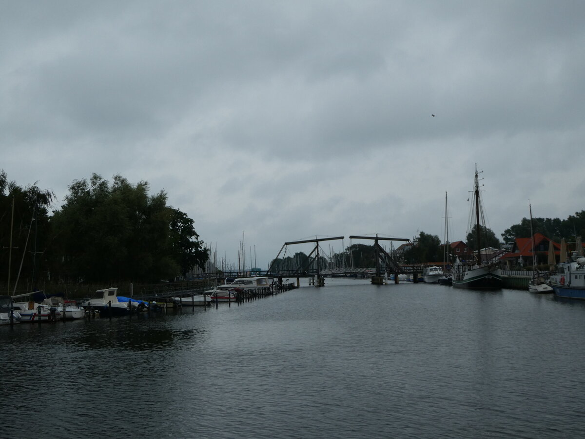 (254'414) - Wiecker Zugbrcke an der Ryck am 31. August 2023 bei Greifswald