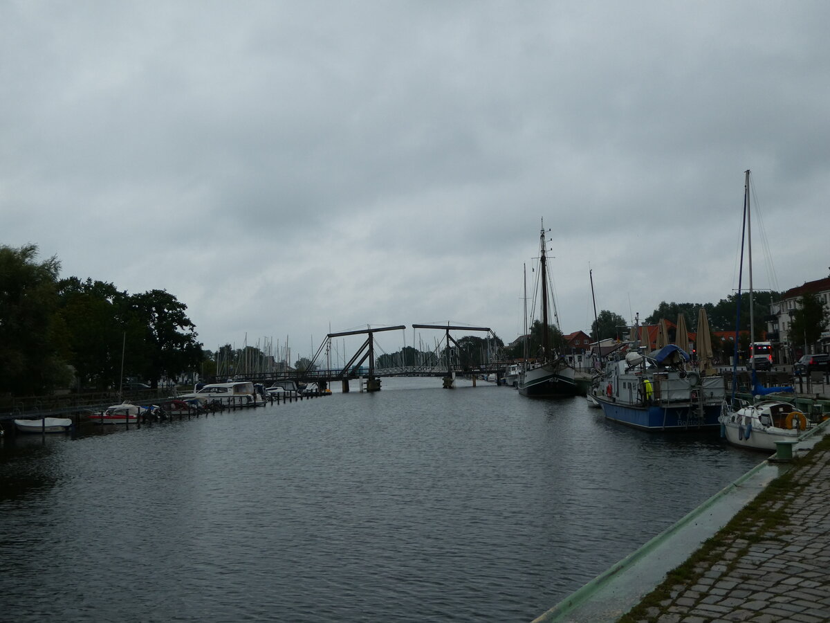 (254'415) - Wiecker Zugbrcke an der Ryck am 31. August 2023 bei Greifswald