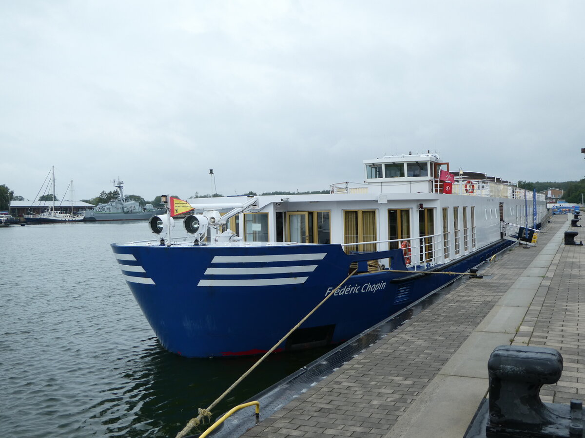 (254'426) - Motorschiff Frdric Chopin auf dem Peenestrom am 31. August 2023 in Peenemnde