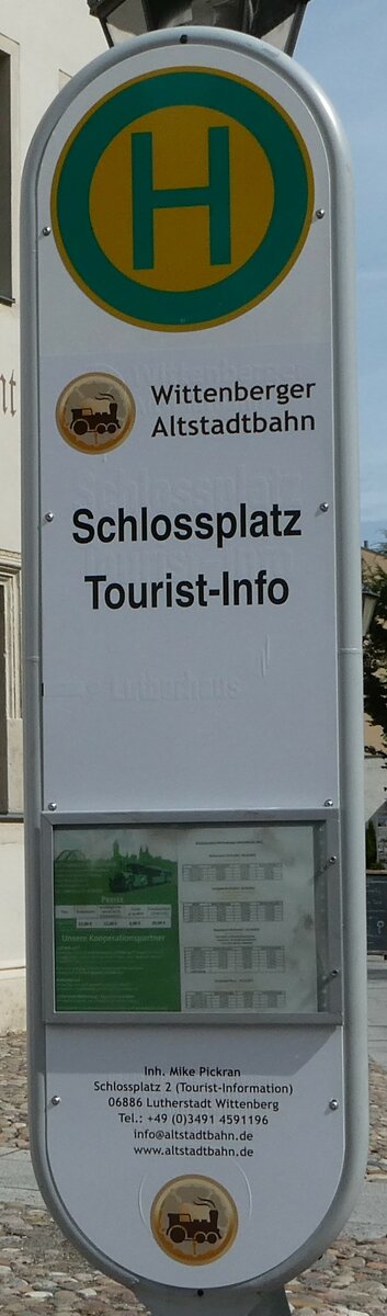 (254'744) - Wittenberger Altstadtbahn-Haltestellenschild - Wittenberg, Schlossplatz/Tourist-Info - am 3. September 2023