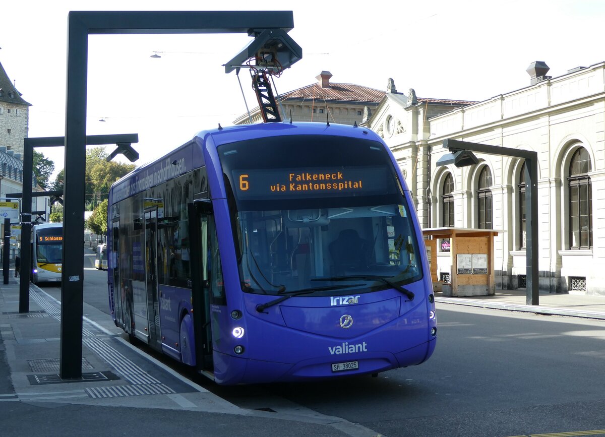 (255'268) - VBSH Schaffhausen - Nr. 25/SH 38'025 - Irizar am 17. September 2023 beim Bahnhof Schaffhausen