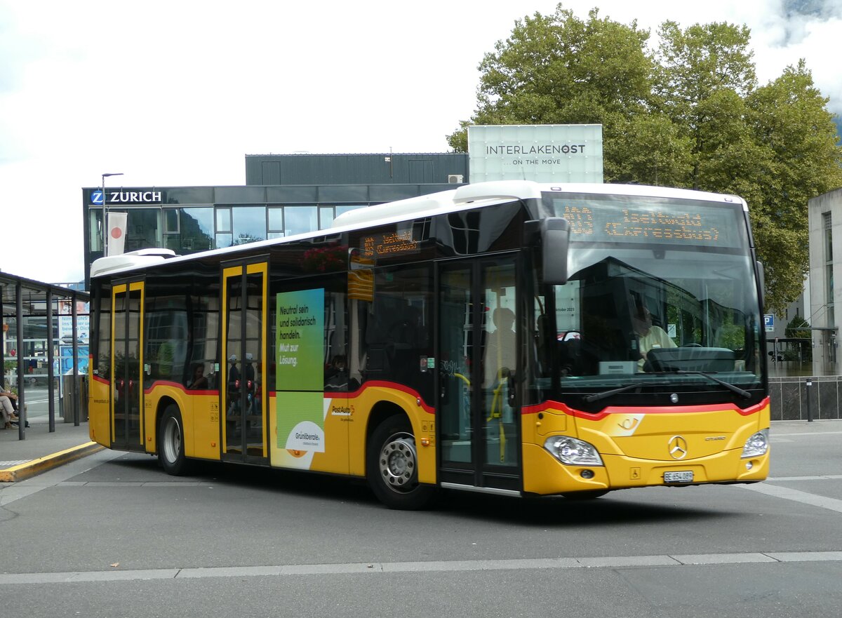 (255'474) - PostAuto Bern - BE 654'089/PID 11'403 - Mercedes am 22. September 2023 beim Bahnhof Interlaken Ost