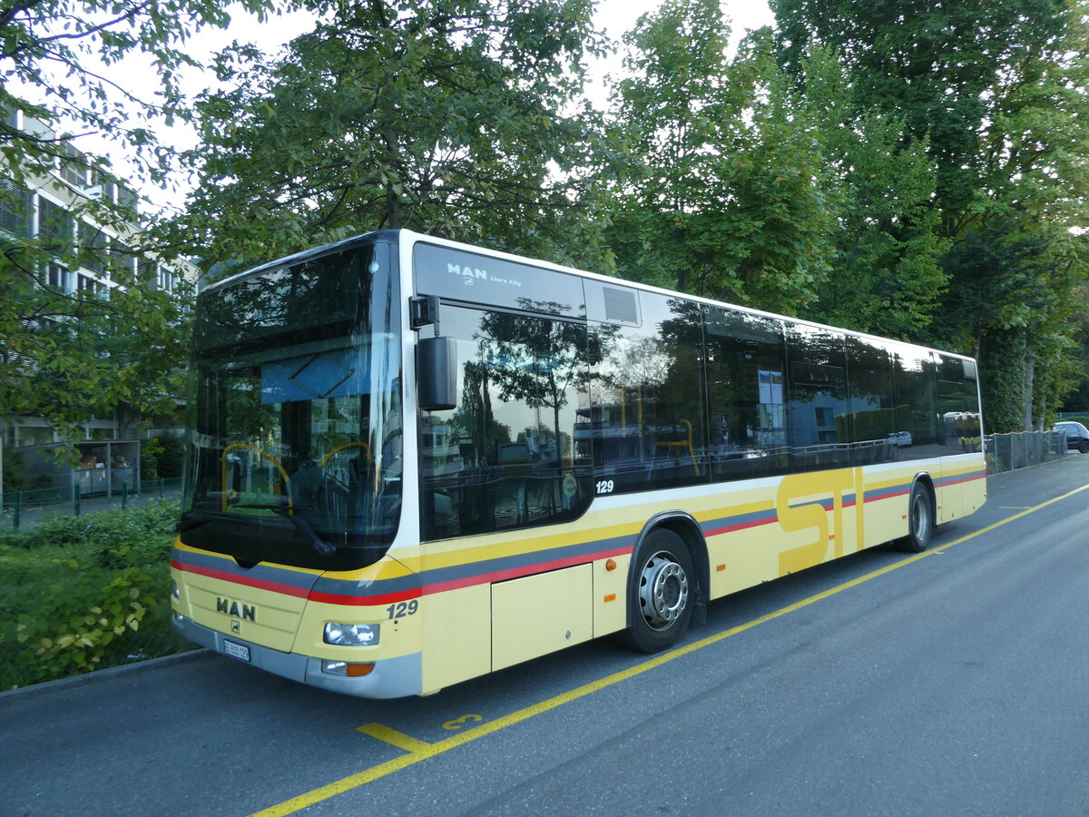 (255'556) - STI Thun - Nr. 129/BE 800'129 - MAN am 26. September 2023 bei der Schifflndte Thun