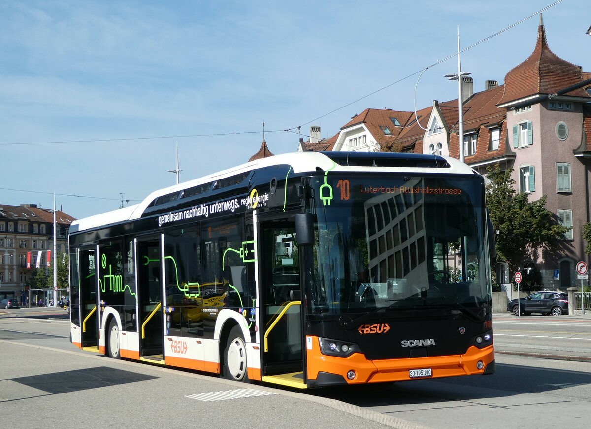 (255'638) - BSU Solothurn - Nr. 100/SO 195'100 - Scania am 28. September 2023 beim Hauptbahnhof Solothurn