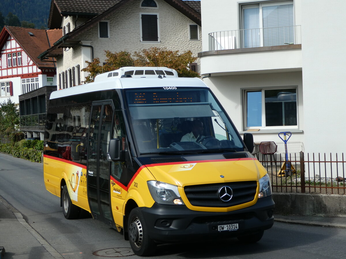 (255'686) - PostAuto Zentralschweiz - Nr. 202/OW 10'314/PID 10'400 - Mercedes (ex Nr. 8; ex Dillier, Sarnen Nr. 8) am 29. September 2023 beim Bahnhof Sarnen