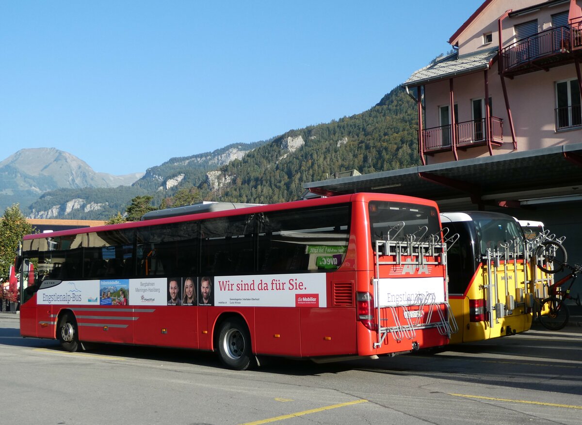 (255'761) - AFA Adelboden - Nr. 24/BE 26'701/PID 10'040 - Setra am 1. Oktober 2023 in Meiringen, Postautostation (Einsatz: PostAuto fr Engstlenalp-Bus)