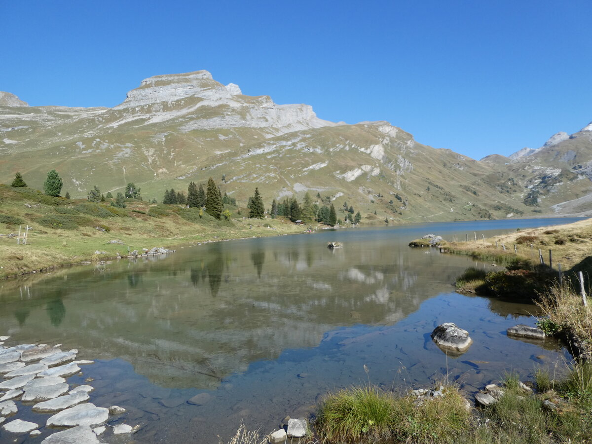 (255'787) - Der Engstlensee am 1. Oktober 2023 auf der Engstlenalp