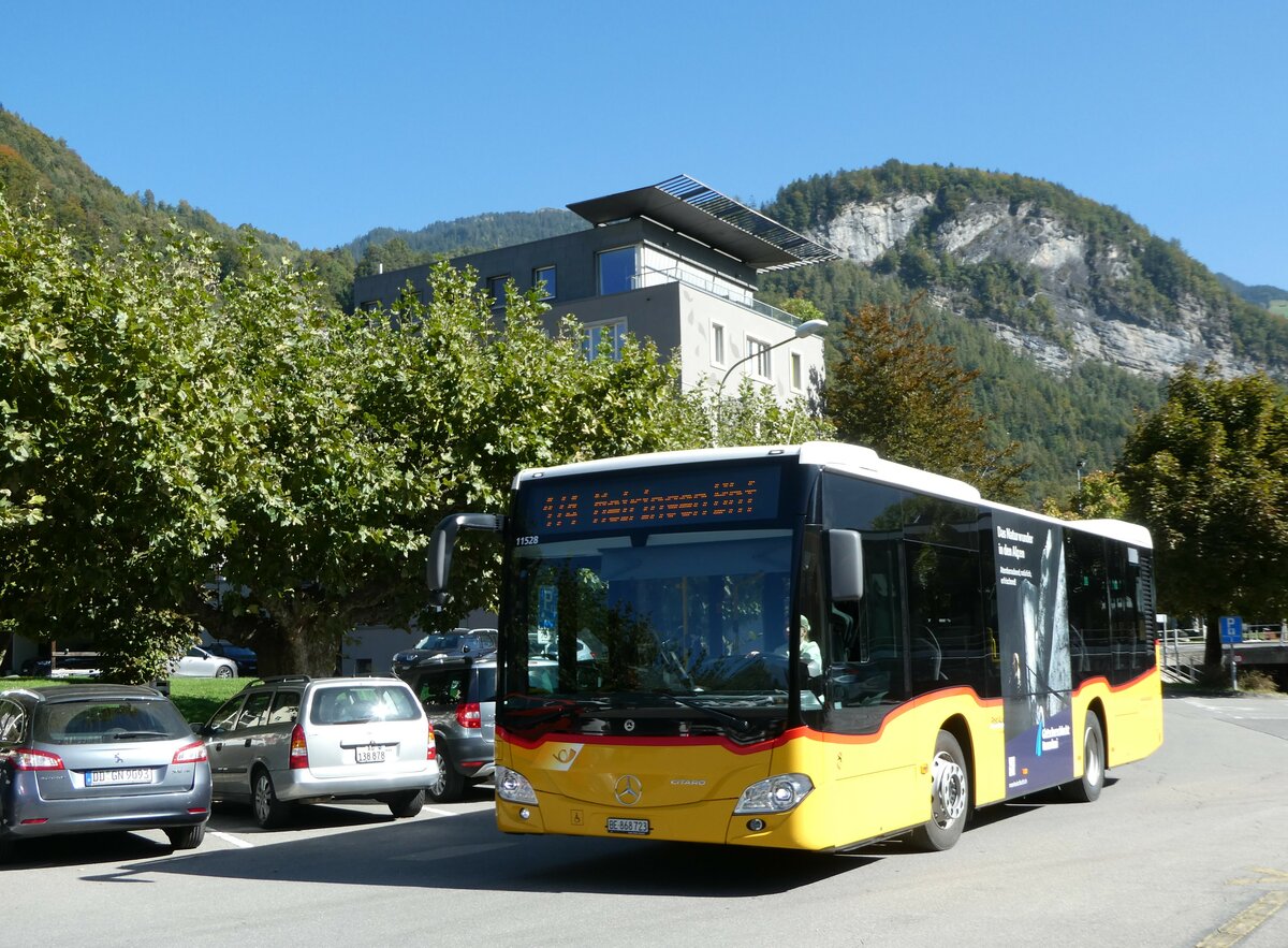 (255'830) - Flck, Brienz - Nr. 23/BE 868'723/PID 11'528 - Mercedes am 2. Oktober 2023 in Meiringen, Postautostation