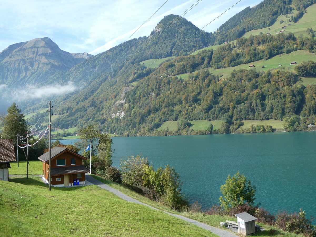 (256'155) - Am Lungernsee am 17. Oktober 2023 in Lungern