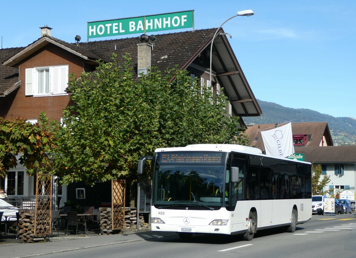 (256'467) - Intertours, Domdidier - Nr. 482/FR 300'482 - Mercedes (ex PostAuto Bern Nr. 9/PID 4560; ex Klopfstein, Laupen Nr. 9) am 28. Oktober 2023 beim Bahnhof Giswil