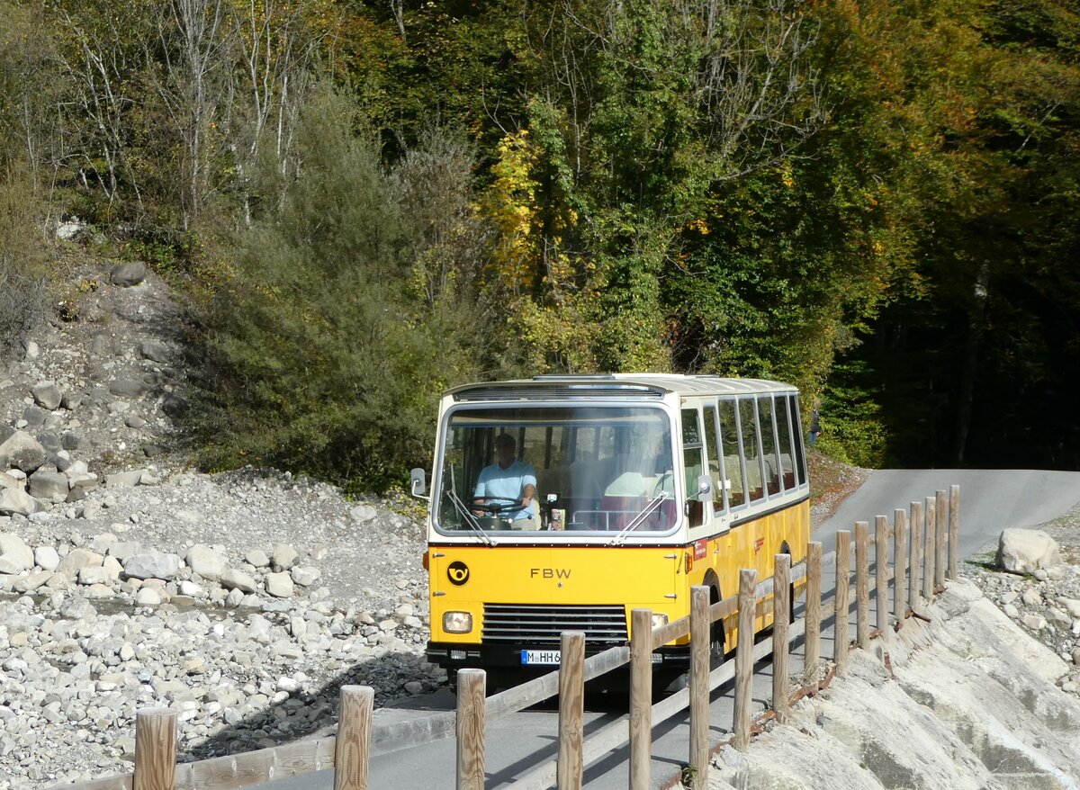 (256'483) - Aus Deutschland: Hahn, Mnchen - M-HH 668H - FBW/FHS (ex Michels, Schmallenberg; ex FRAM Drachten/NL Nr. 5; ex P 24'184) am 28. Oktober 2023 in Giswil, Aue Steinibach