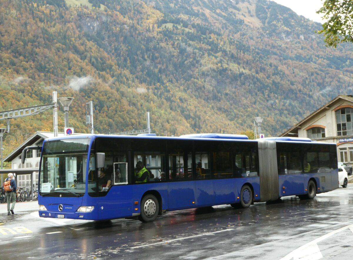 (256'581) - Domo, Glattbrugg - Nr. 9/SG 490'804 - Mercedes (ex VBZ Zrich Nr. 189; ex VZO Grningen Nr. 112) am 31. Oktober 2023 beim Bahnhof Glarus