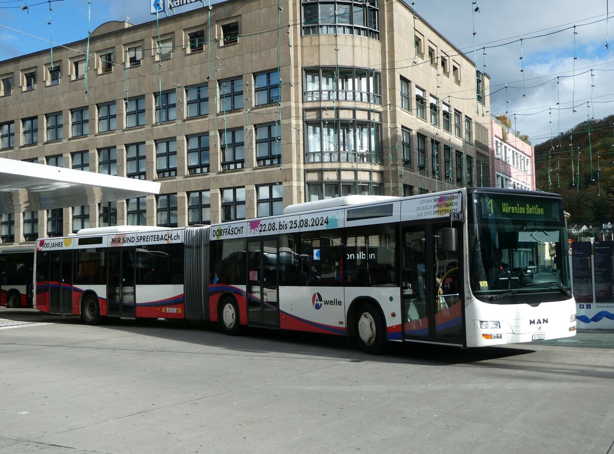 (256'770) - RVBW Wettingen - Nr. 151/AG 14'331 - MAN am 6. November 2023 beim Bahnhof Baden