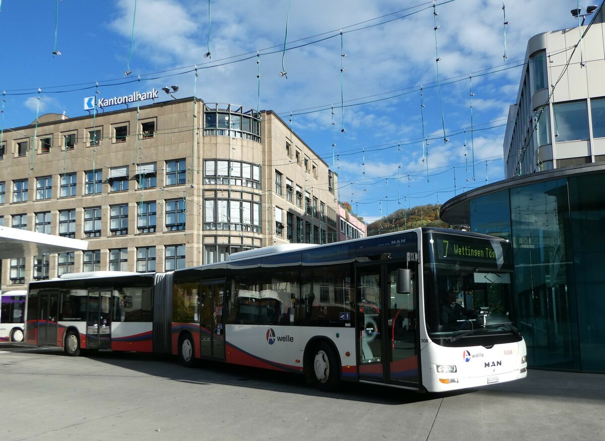 (256'800) - Twerenbold, Baden - Nr. 306/AG 459'046 - MAN am 6. November 2023 beim Bahnhof Baden