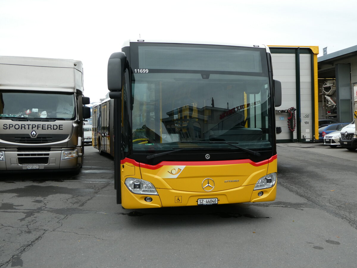 (257'083) - PostAuto Ostschweiz - SZ 44'040/PID 11'699 - Mercedes am 18. November 2023 in Schmerikon, Thomann