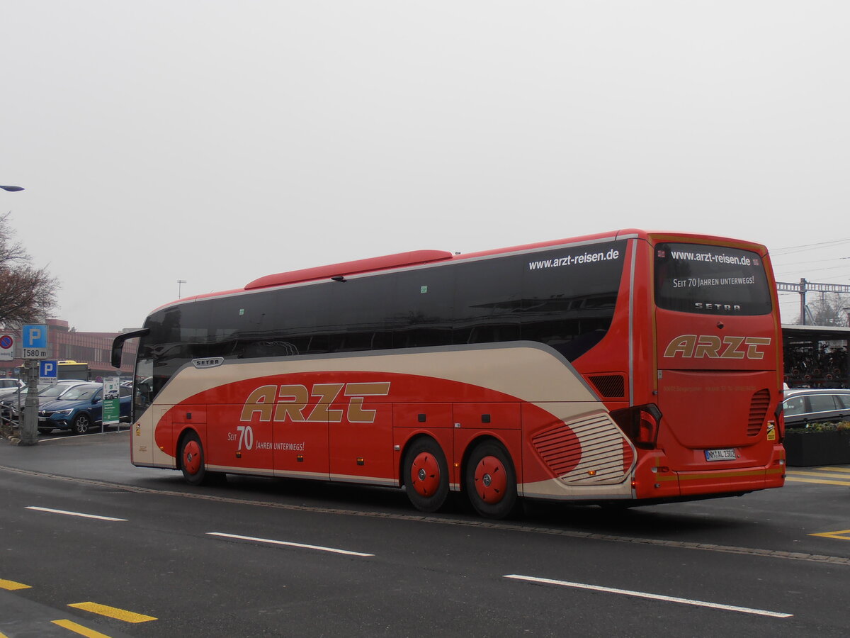 (257'699) - Aus Deutschland: Arzt, Seligenporten - NM-AL 2302 - Setra am 18. Dezember 2023 beim Bahnhof Thun