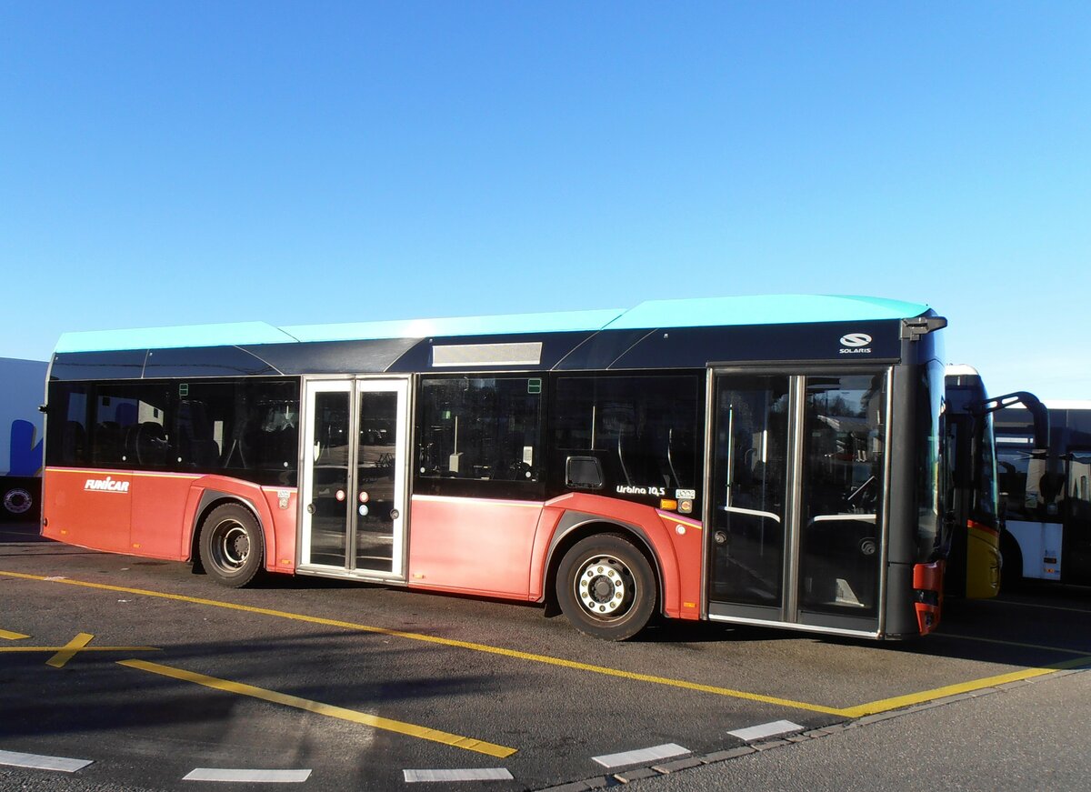 (257'914) - Funi-Car, Biel - Nr. 4/BE 107'904 - Solaris am 24. Dezember 2023 in Kerzers, Interbus