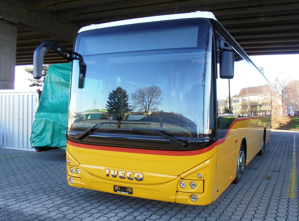 (257'919) - PostAuto Graubnden - PID 12'012 - Iveco am 24. Dezember 2023 in Kerzers, Murtenstasse