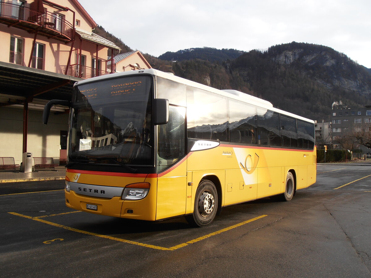 (257'943) - PostAuto Bern - BE 401'465/PID 4715 - Setra (ex AVG Meiringen Nr. 65) am 28. Dezember 2023 in Meiringen, Postautostation